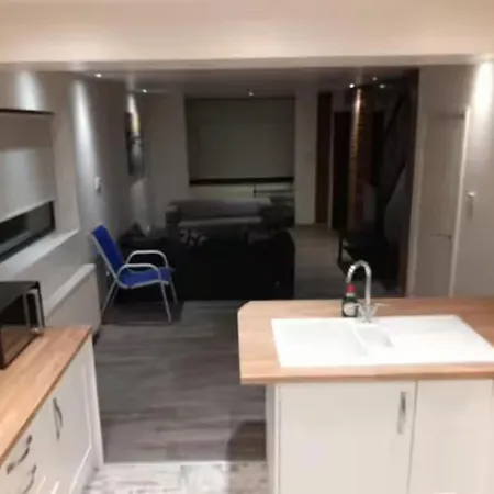 Family-friendly With Free Parking And Workspace * Manchester