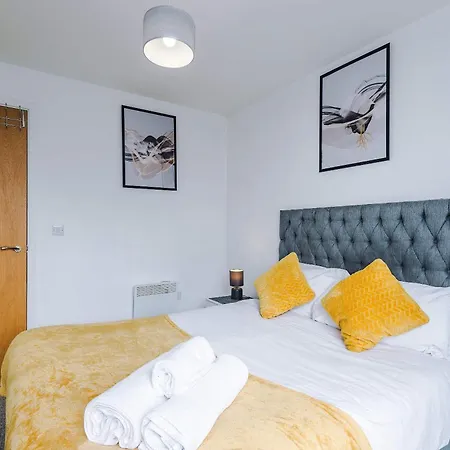 2 Bedroom Penthouse With Balcony By Host A Mánchester