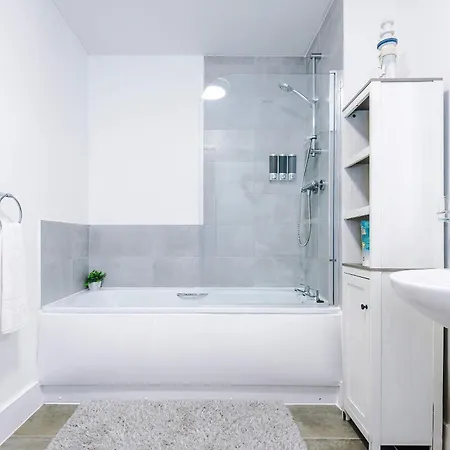 Apartamento 2 Bedroom Penthouse With Balcony By Host A *