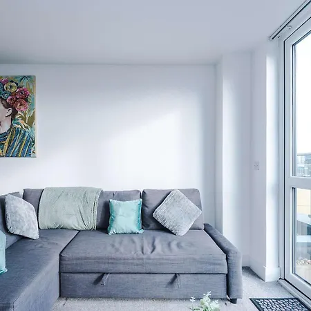 2 Bedroom Penthouse With Balcony By Host A Apartamento