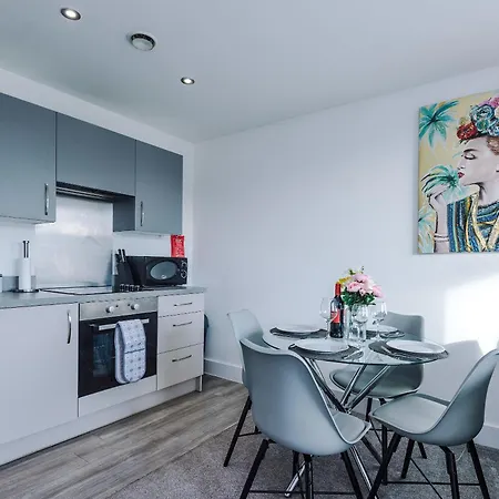 Apartamento 2 Bedroom Penthouse With Balcony By Host A *