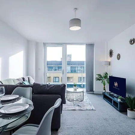 2 Bedroom Penthouse With Balcony By Host A Mánchester