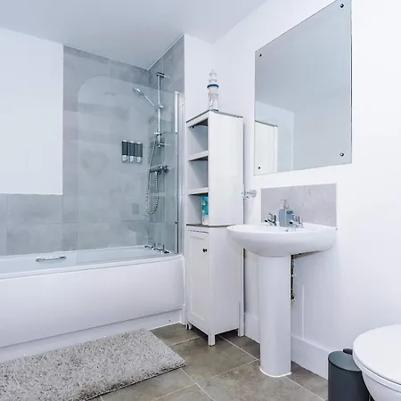 2 Bedroom Penthouse With Balcony By Host A Apartamento