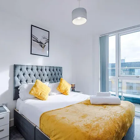 2 Bedroom Penthouse With Balcony By Host A Mánchester