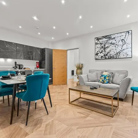 Large By Spinningfields - - Pass The Keys Apartman