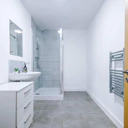 Lejlighed Large 2 Bedroom With Balcony By Host A