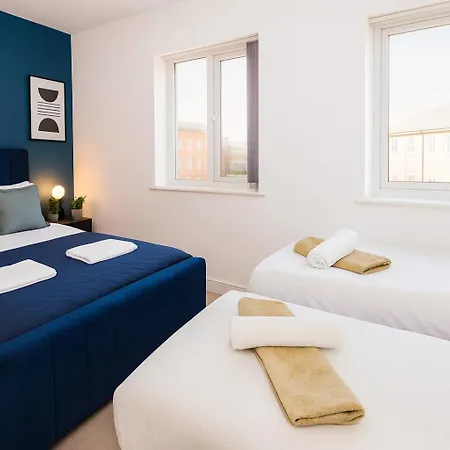 Modern Townhouse - Sleeps 14 - Free Parking מנצ'סטר