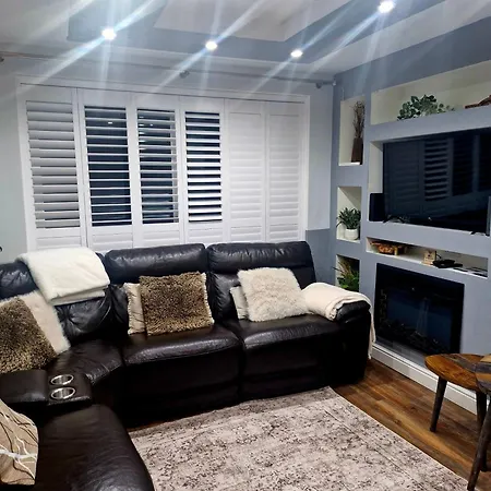 Sleeps 5 - Free Parking Wifi Near Airport & Manchester