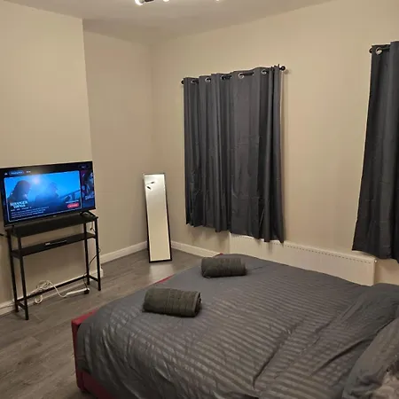 Spacious 3Br House Free Parking 10 Mins To City Dom wakacyjny Manchester