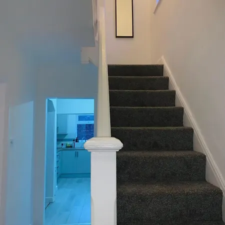 Modern 3-br On Edge Of Center With Free Parking