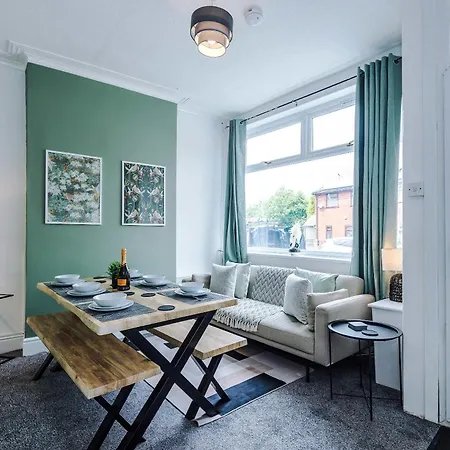 別荘 Spacious 3 Bed In By 53 Degrees Property, Perfect For Group Stays, Sleeps 8 With Free Parking!