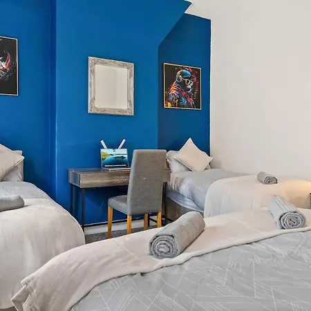 Premium Failsworth - Sleeps Up To 14! * Manchester