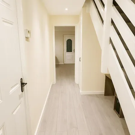 Spacious 3-bed House With Private Yard