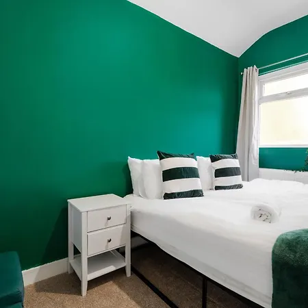 Exotic 4bd, Etihad, Coop Arena - Tv In And Outdoor Dining Сasa de vacaciones *