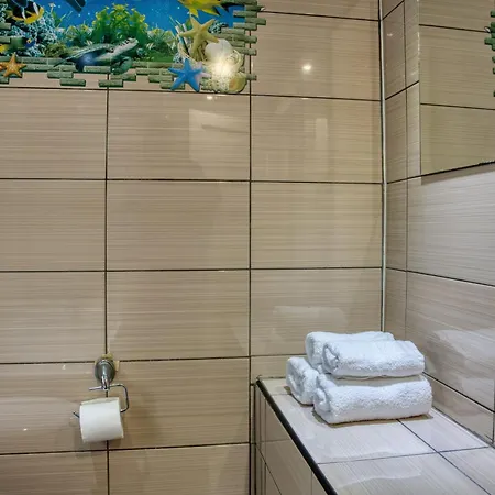 3 Bedrooms Sleeps 7 Free Parking 度假居 *