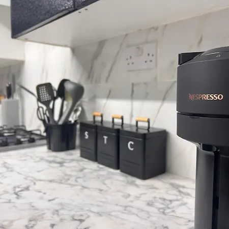 The Bee's Nest בית נופש *