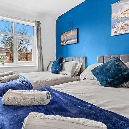 Luxury Group - - Sleeps 9 Ferienhaus Manchester