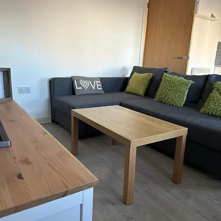 New Private In Shared 2 Bed Flat Delta Point 民宿 *