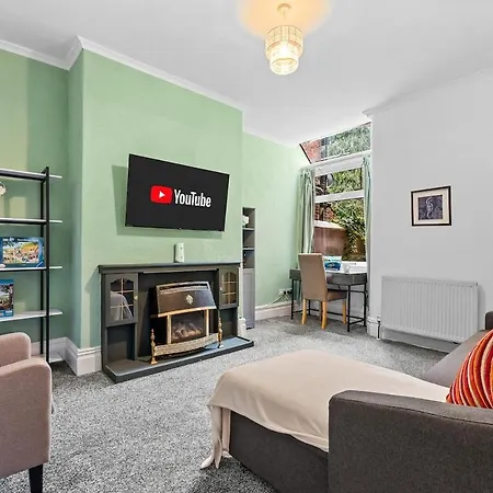 Premium Failsworth - Sleeps Up To 14! Manchester