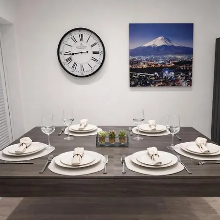 Boutique Mcr With Games Table, Sleeps 9 Vakantiehuis *