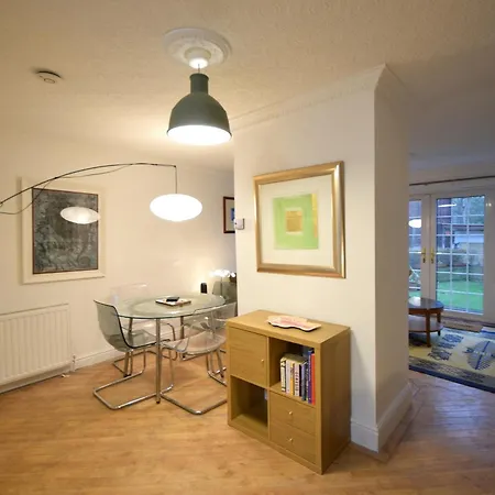 Feriehus Cosy 2bdr House With Driveway Near Manchester