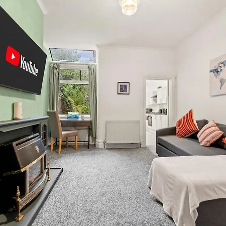 Premium Failsworth - Sleeps Up To 14! *