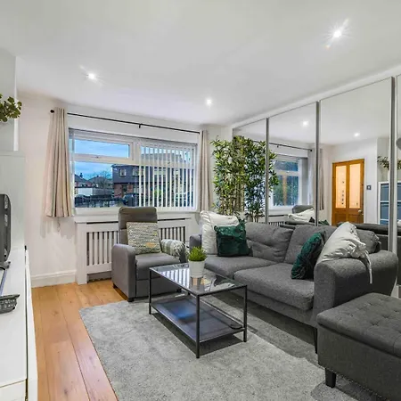 بيت ضيافة Guestready - Cozy 3-bedroom In Droylsden 3*