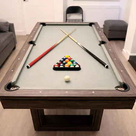 Game Zone, Trafford Centre Nearby, Sleeps 8