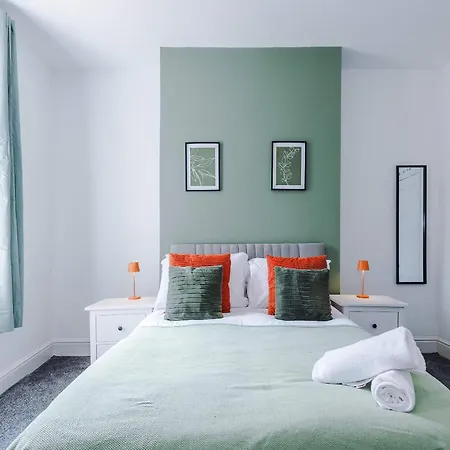 Spacious 3 Bed In By 53 Degrees Property, Perfect For Group Stays, Sleeps 8 With Free Parking! 曼彻斯特