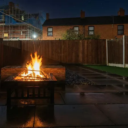 Modern Centre 3bd - Fire Pit - Free Parking Сasa de vacaciones
