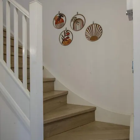 Modern 2-bed House In Swinton - Private Parking Holiday home