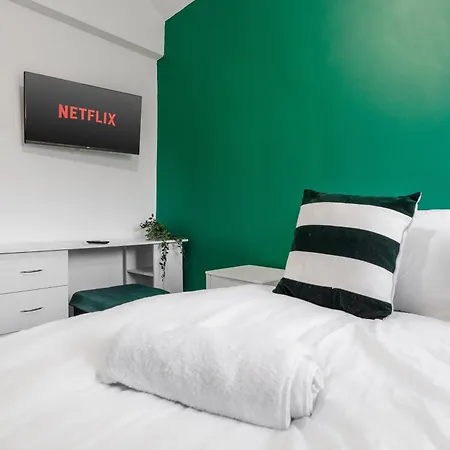 Exotic 4bd, Etihad, Coop Arena - Tv In And Outdoor Dining Mánchester