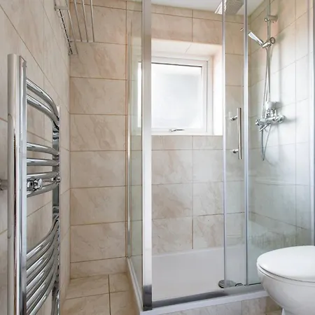 2 Bedroom Eith 3 Beds Sofa Bed Near Stadium Dom wakacyjny