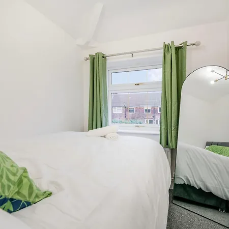 Gæstehus 4 Bedroom Serviced House Ideal For Business & Long Term With Free Parking *