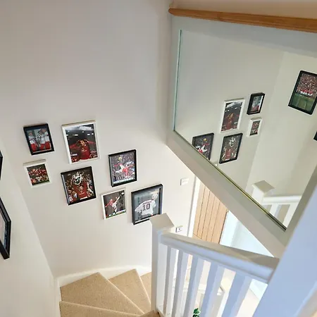 Stylish 4 Bed In Old Trafford Next To Mufc Сasa de vacaciones Mánchester