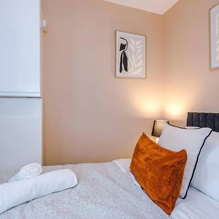 8min To Metrolink 20min To Etihad And Coop Live With Free Parking Manchester