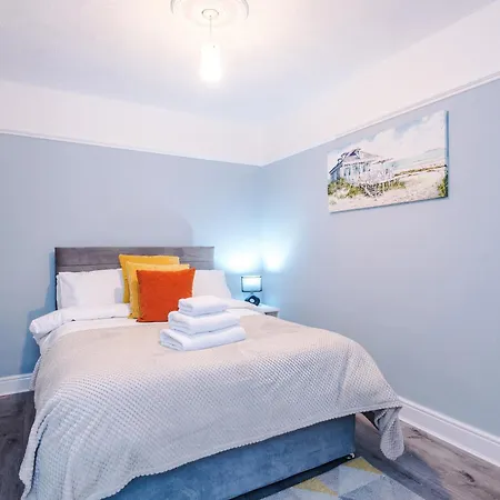 Dom wakacyjny Ideal Group 3br House For 8 Parking *