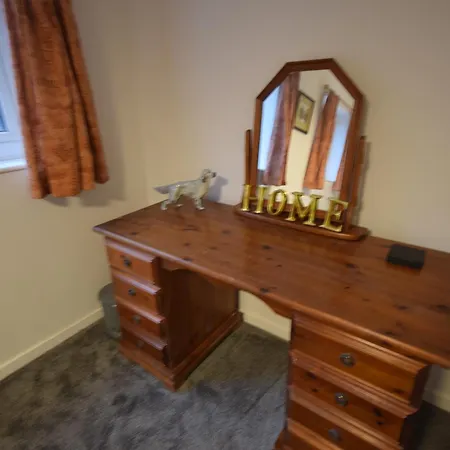 بيت للعطل Cosy 2bdr House With Driveway Near