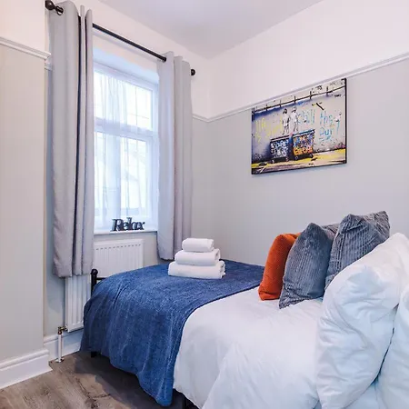 Dom wakacyjny Ideal Group 3br House For 8 Parking *