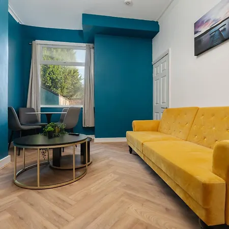 Exotic 4bd, Etihad, Coop Arena - Tv In And Outdoor Dining