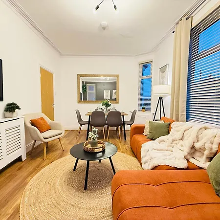 3br House Near Old Trafford With Games Sleeps 8 Сasa de vacaciones