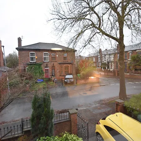 بيت للعطل Cosy 2bdr House With Driveway Near مانشستر