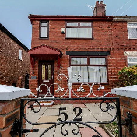 4 Bedroom Serviced House Ideal For Business & Long Term With Free Parking * Manchester