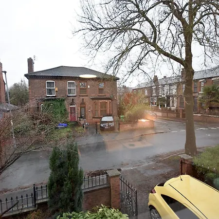 Cosy 2bdr House With Driveway Near