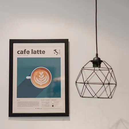 Сasa de vacaciones 3 Bedroom House In Salford - Sleeps 6 Guests, Contractors, Groups, Families, Business, Leisute & Relocation Welcome, 15 Minutes From Centre, Fast Wi-fi, Smart Tv In Each Bedroom & Free Parking, Long And Short Welcome *