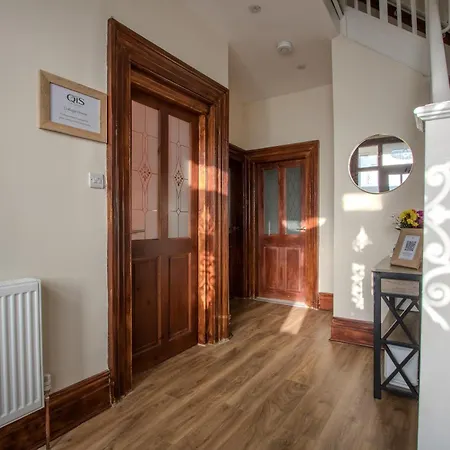 Сasa de vacaciones Modern&spacious 4-bedroom Home, Family&contractor Friendly,
