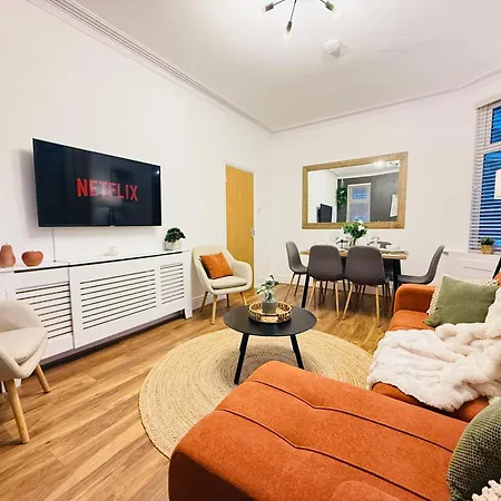 3br House Near Old Trafford With Games Sleeps 8 Сasa de vacaciones