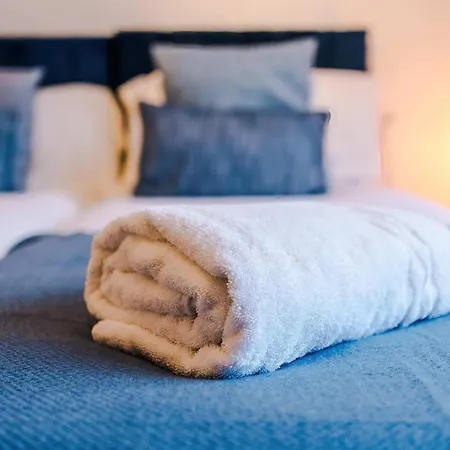 Luxury 5br Near Airport Wifi