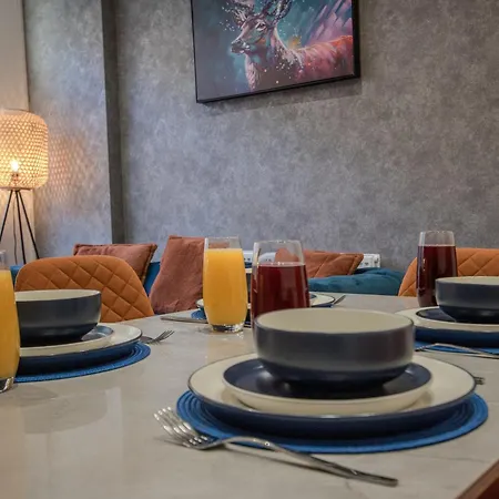 Сasa de vacaciones Modern&spacious 4-bedroom Home, Family&contractor Friendly, *