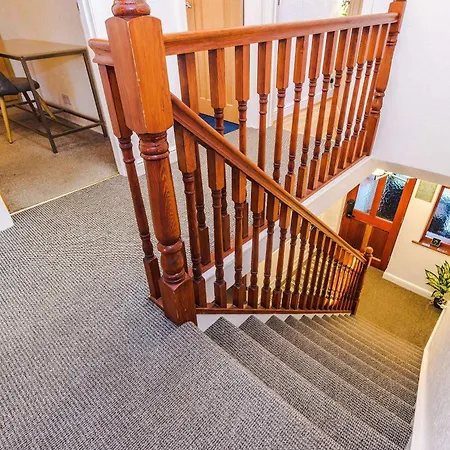 4 Bed House - Sleeps 8 - Free Parking - Manchester Dom wakacyjny